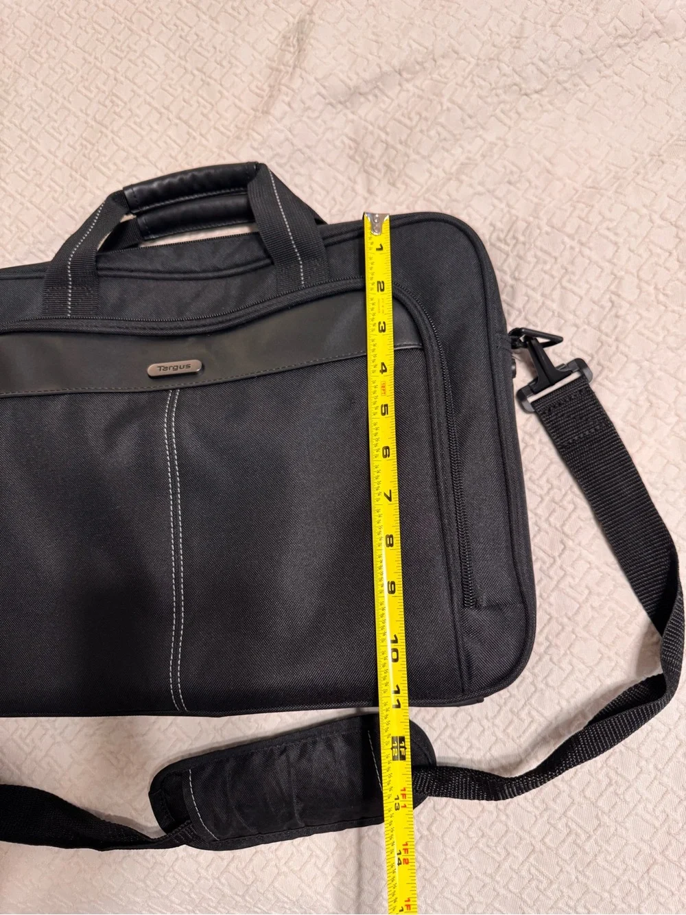 Targus Black Men's Laptop Messenger Bag with Shoulder Strap